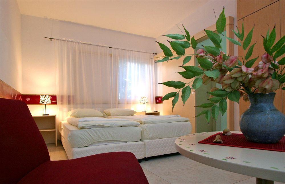 Travel Hotel Gesher Haziv Esterno foto