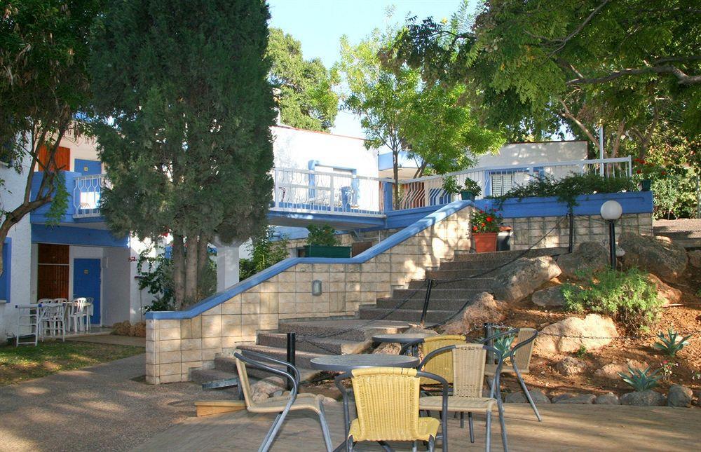 Travel Hotel Gesher Haziv Esterno foto