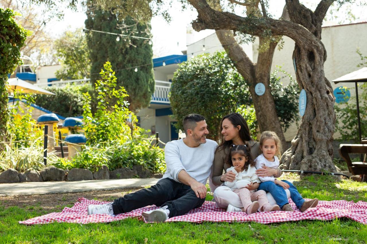 Travel Hotel Gesher Haziv Esterno foto