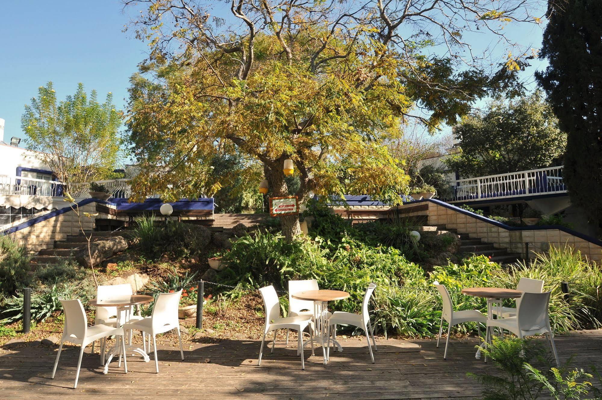 Travel Hotel Gesher Haziv Esterno foto