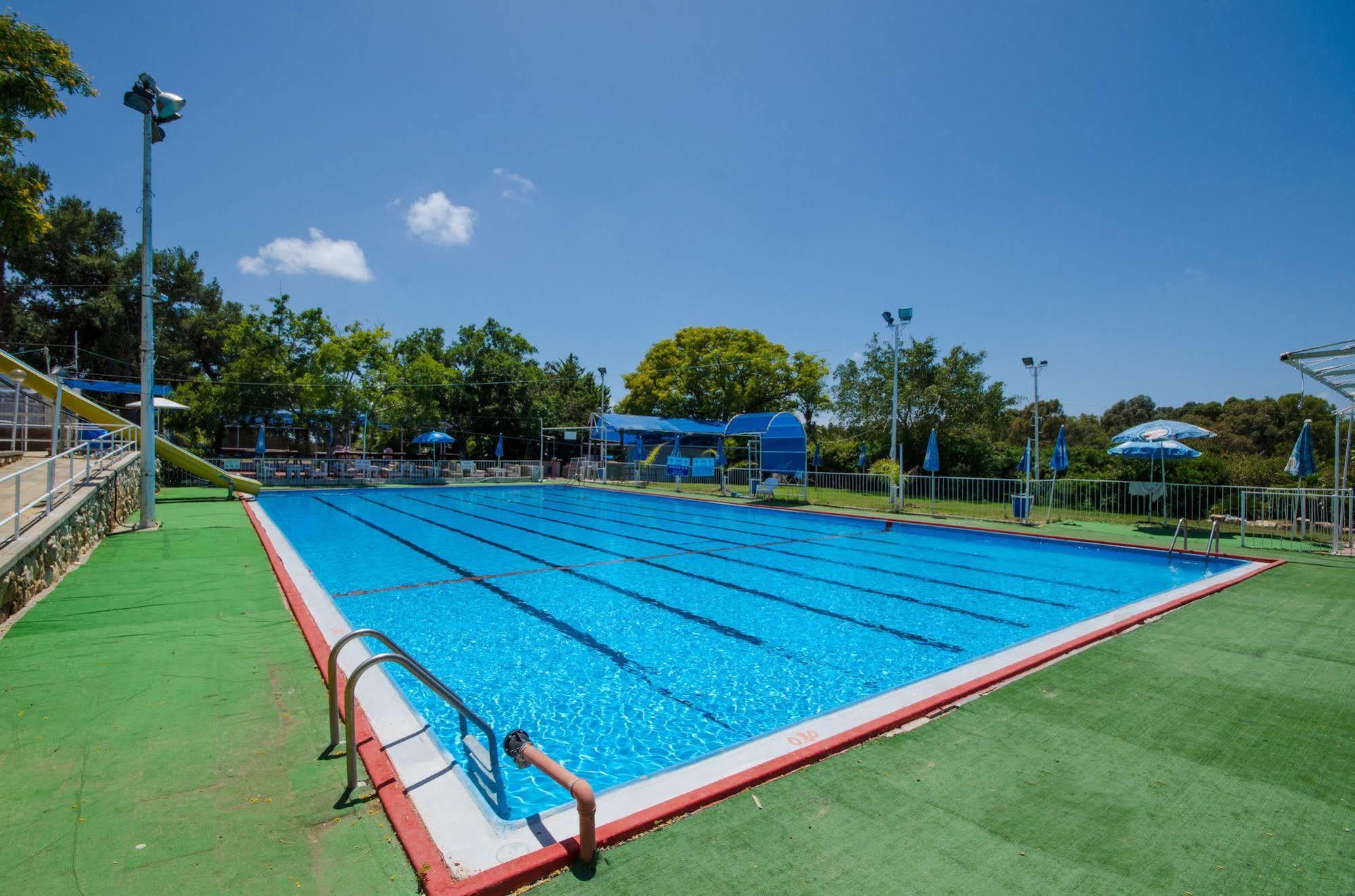 Travel Hotel Gesher Haziv Esterno foto