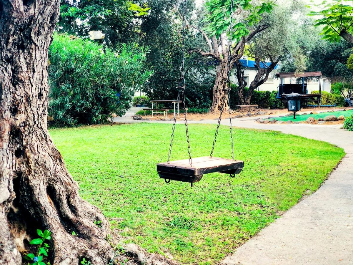 Travel Hotel Gesher Haziv Esterno foto